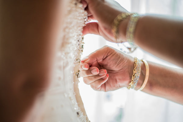 What To Do When Your Wedding Dress Zipper Breaks!